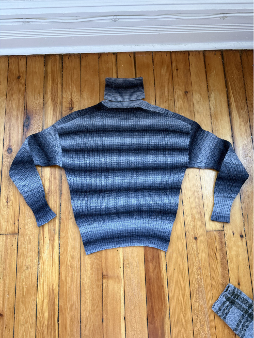 Autumn Cashmere - Cashmere & Wool Turtleneck Gray Striped Sweater